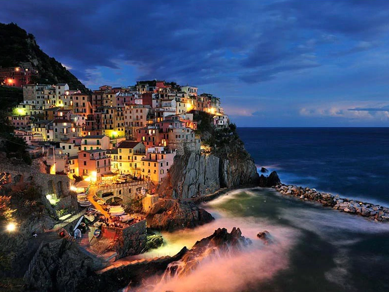 A Beautiful Town At Seashore Kit